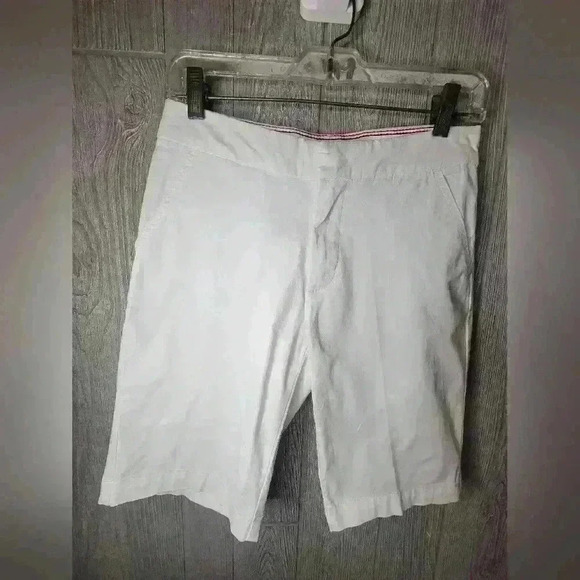 Tommy Hilfiger white Bermuda shorts in size 0. - Picture 1 of 6